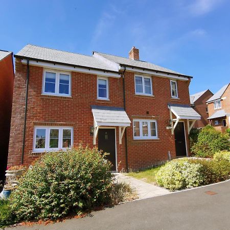 2 Bedroom House With Free Parking Lyme Regis Bagian luar foto