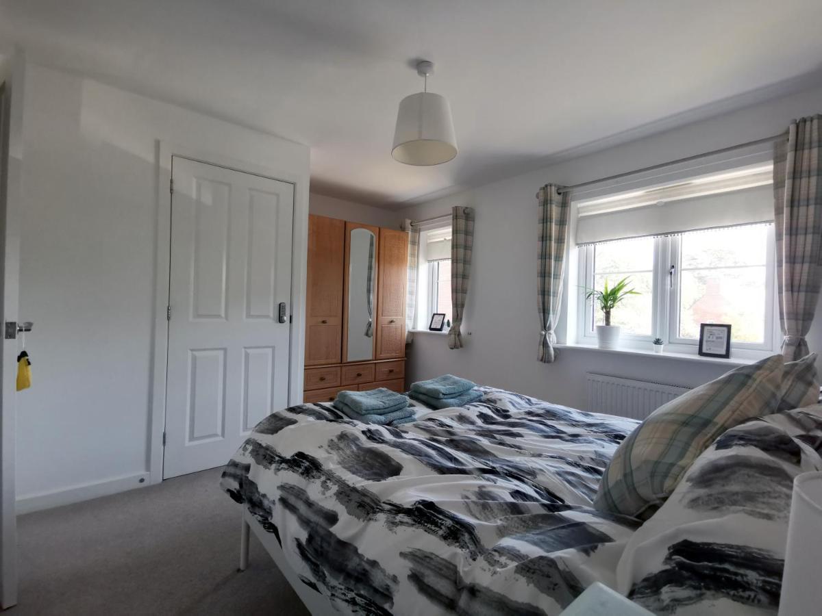 2 Bedroom House With Free Parking Lyme Regis Bagian luar foto