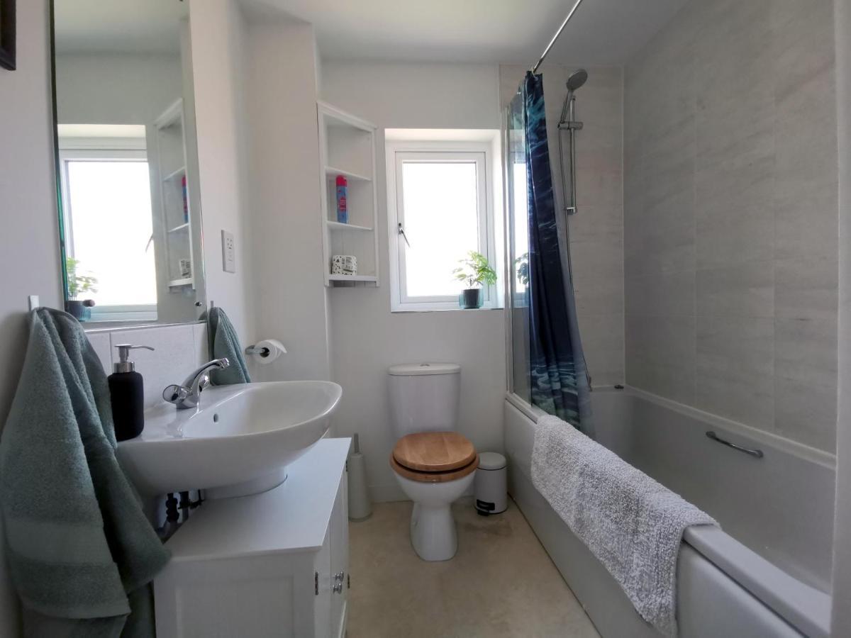 2 Bedroom House With Free Parking Lyme Regis Bagian luar foto