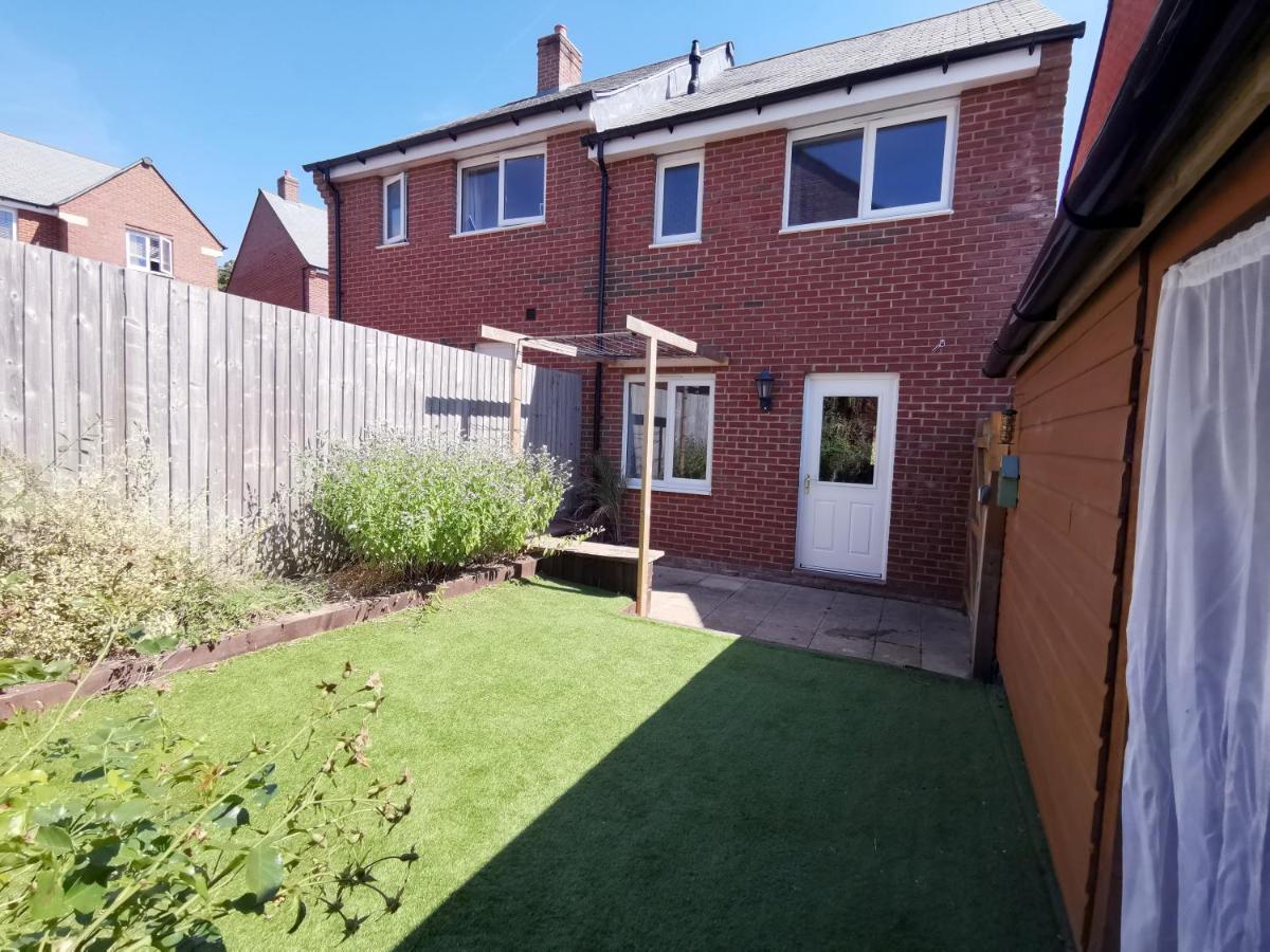 2 Bedroom House With Free Parking Lyme Regis Bagian luar foto
