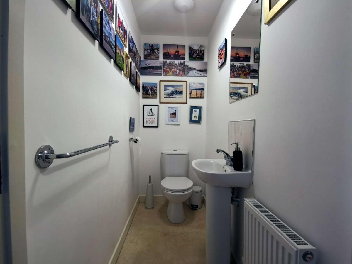 2 Bedroom House With Free Parking Lyme Regis Bagian luar foto