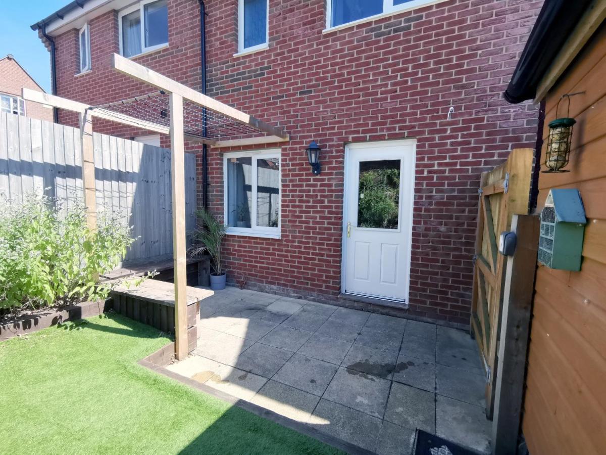 2 Bedroom House With Free Parking Lyme Regis Bagian luar foto